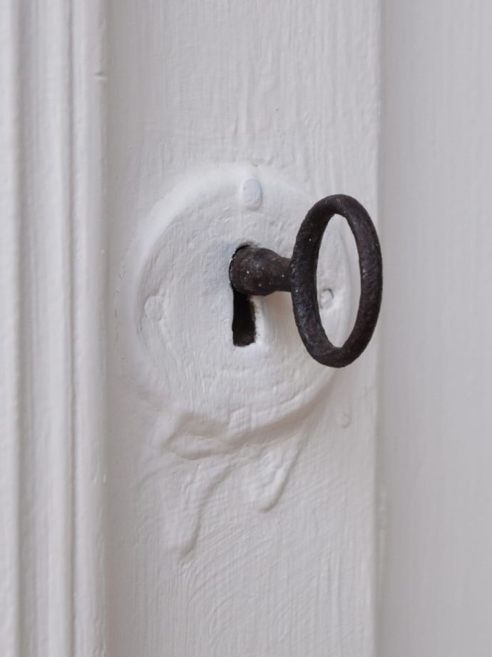 アンティーク家具のカギ