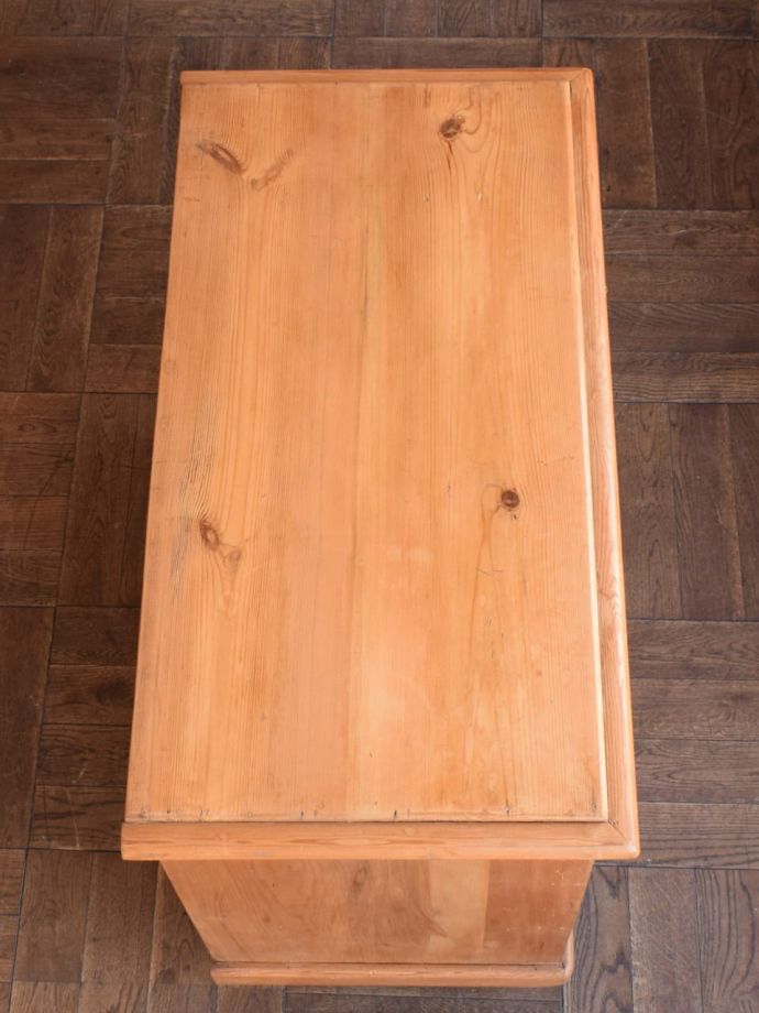 アンティークチェストの天板