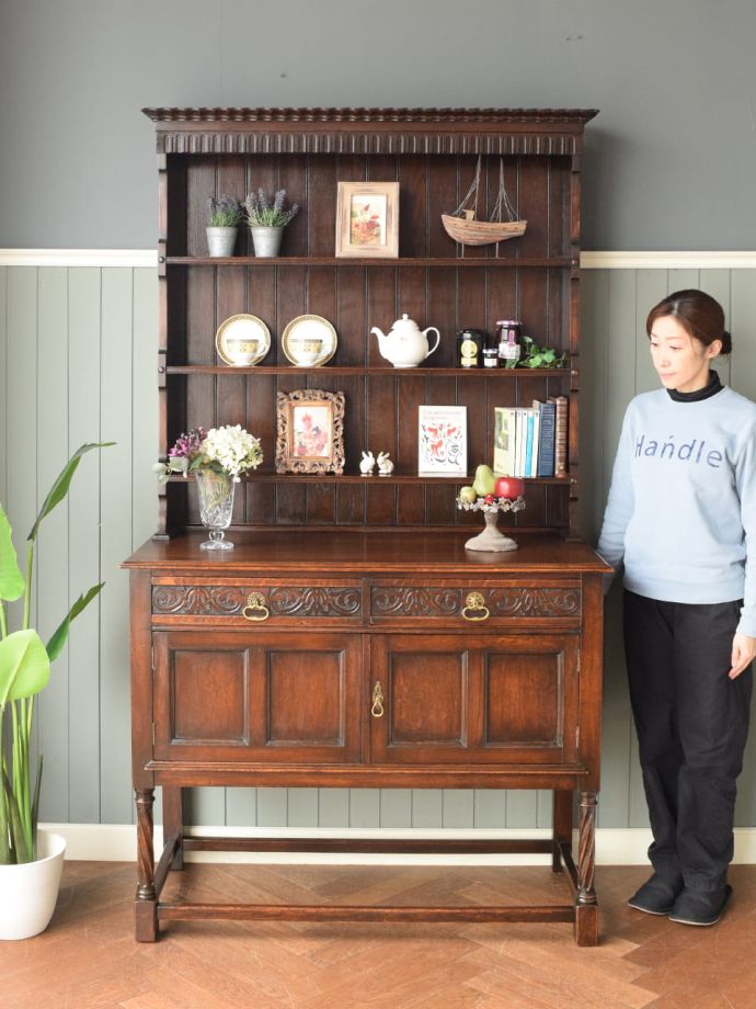 アンティークのオープンシェルフキャビネット