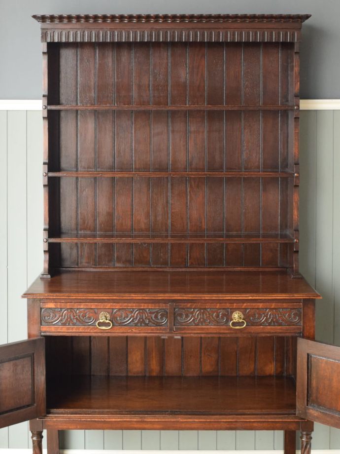 アンティークキャビネットの扉の中