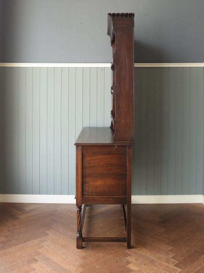 オープンシェルフの側面