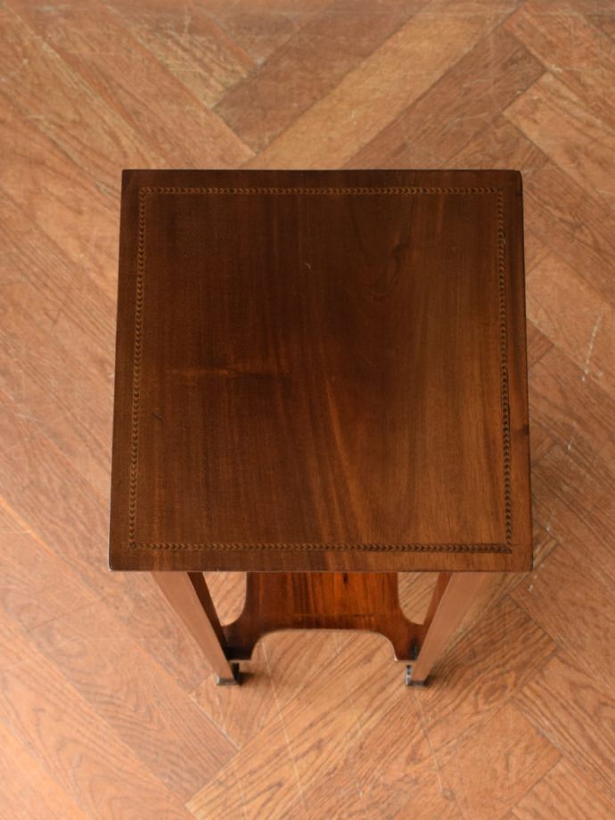 アンティークのプランツスタンドの天板