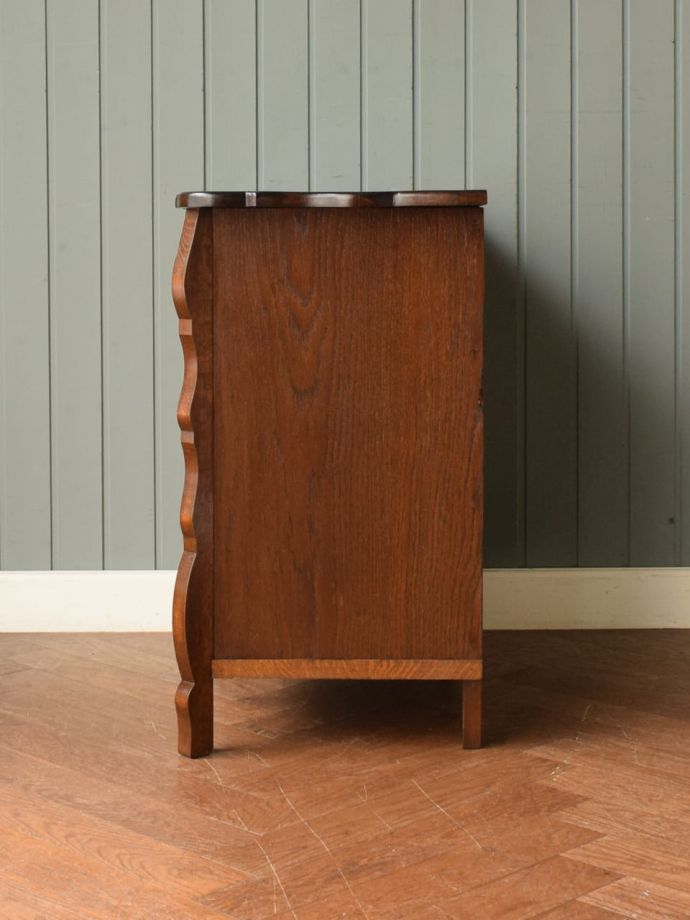 アンティークチェストの側面