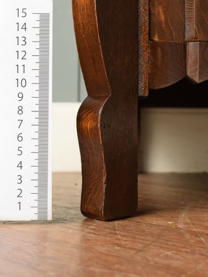 アンティークチェストの脚