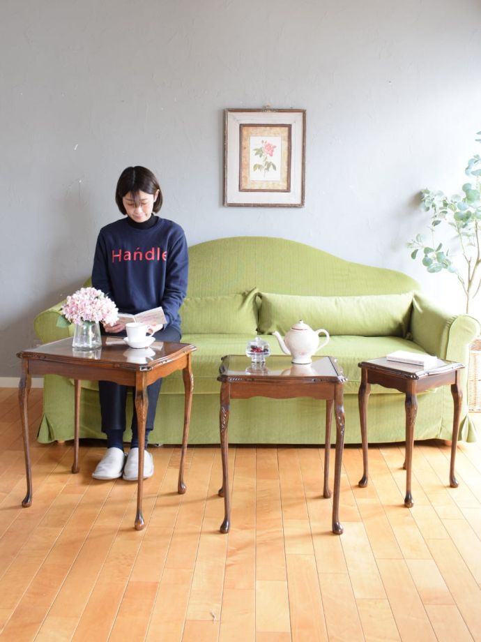 アンティークのネストテーブル