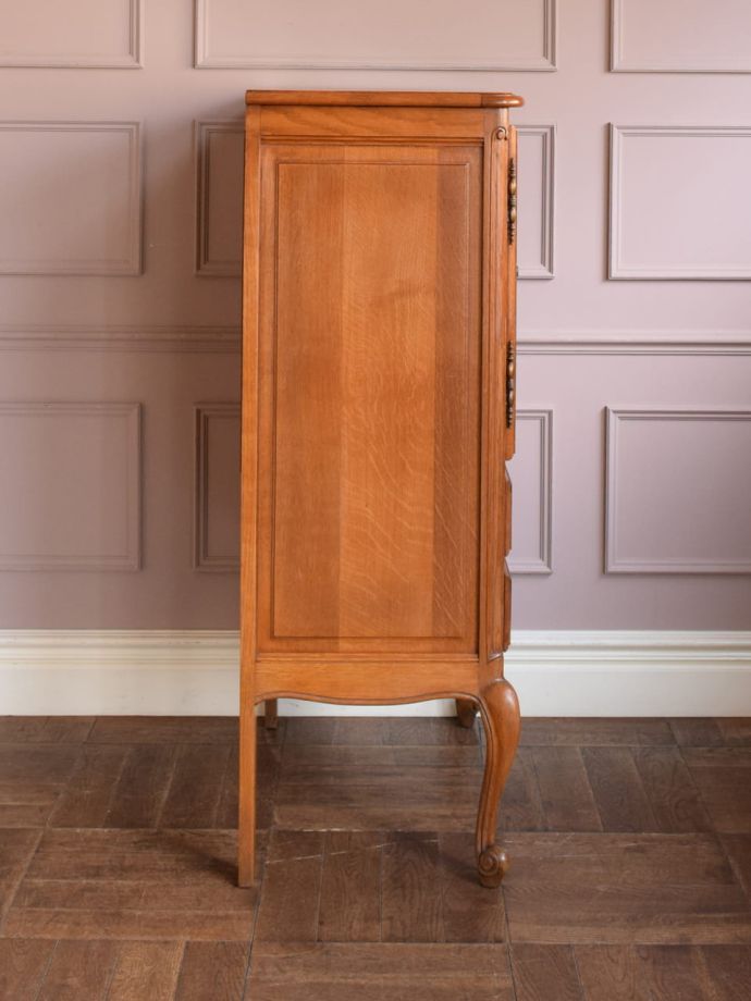 サイドボードの側面