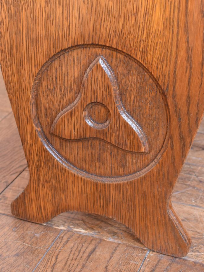 アンティーク家具の彫