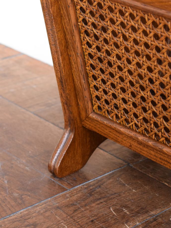 マガジンラックの脚