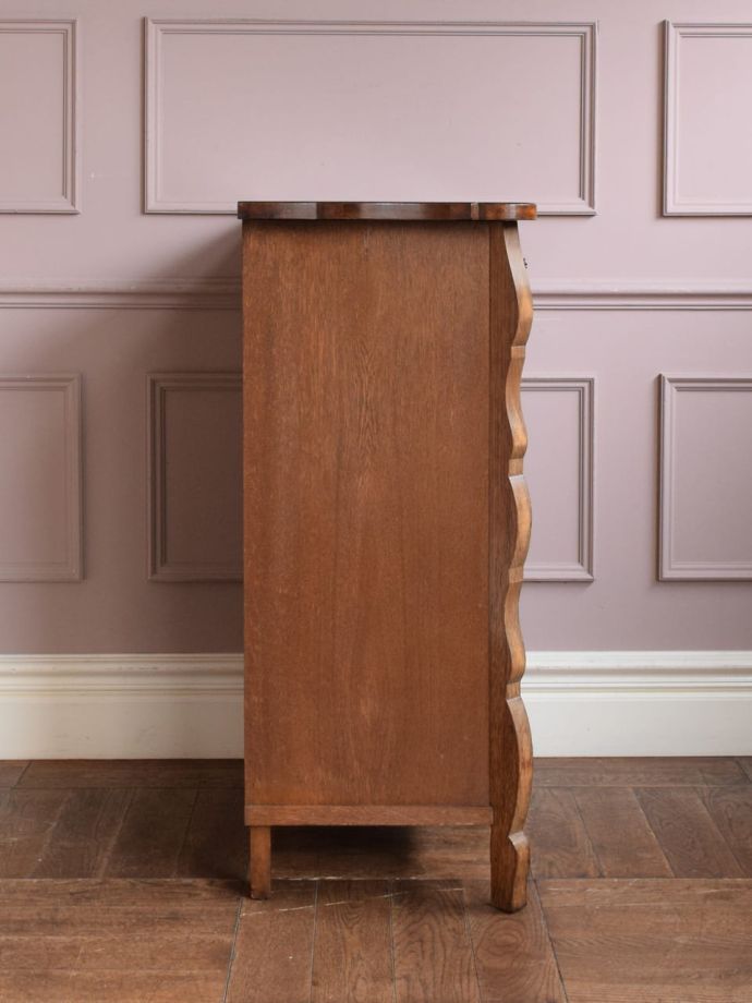 アンティークチェストの側面