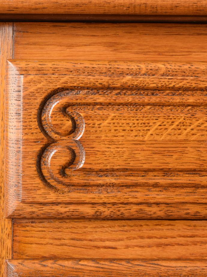 アンティーク家具の装飾