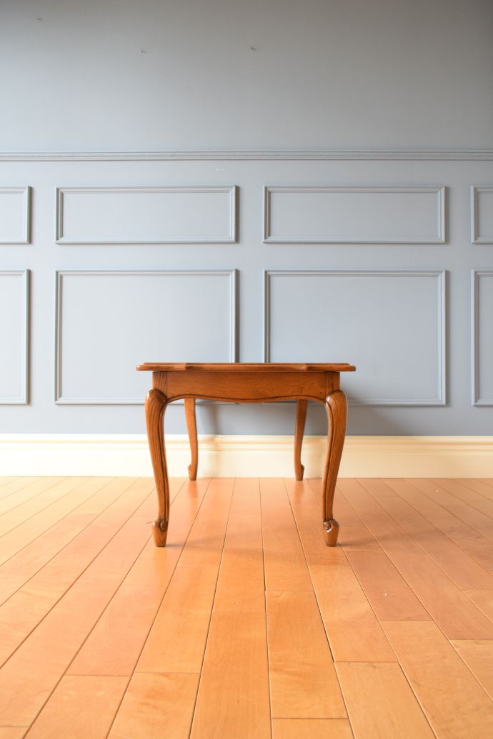 コーヒーテーブルの側面