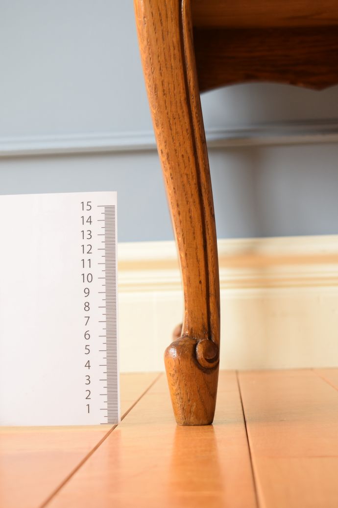 アンティークテーブルの脚