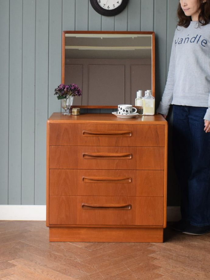 G-PLANのおしゃれなドレッサー