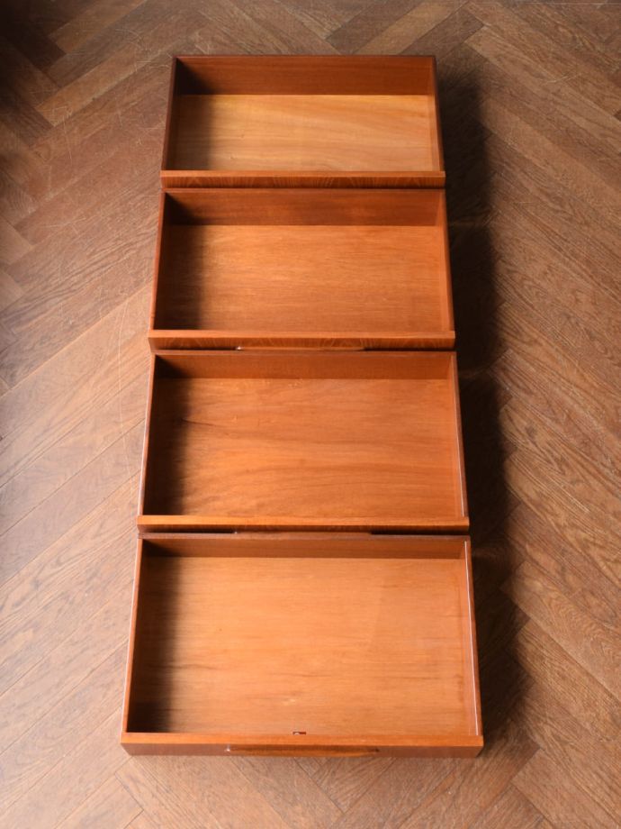 ドレッサーの引き出し