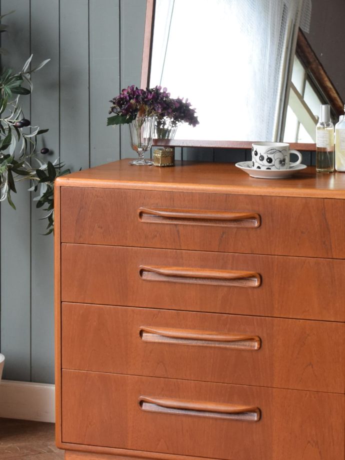 G-PLANのビンテージドレッサー