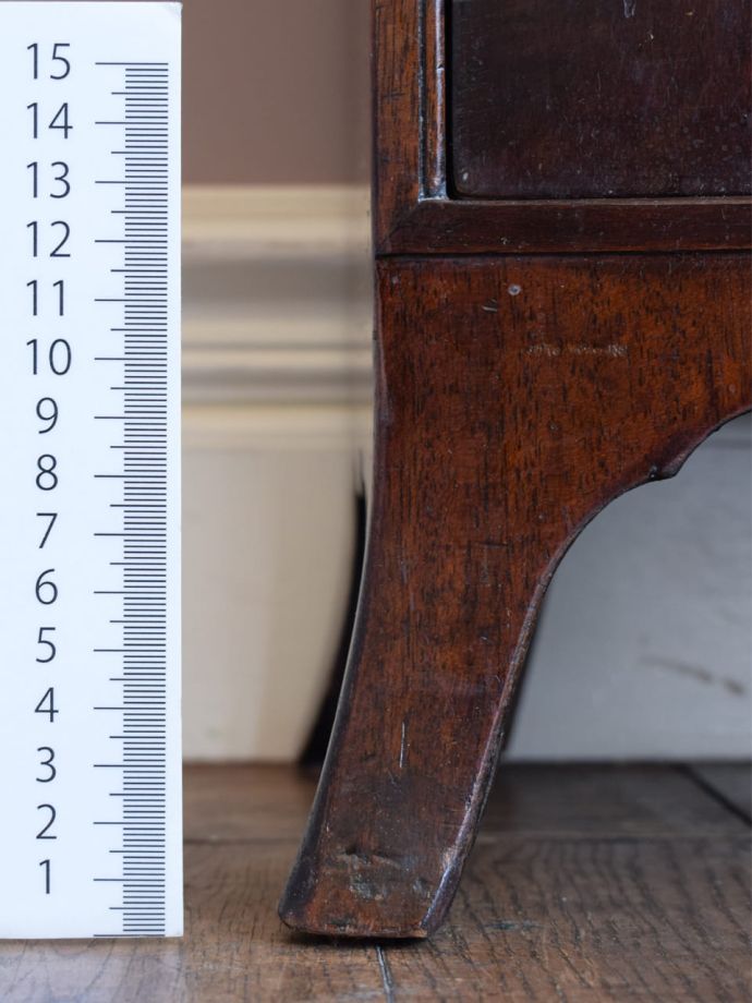 アンティーク家具の脚