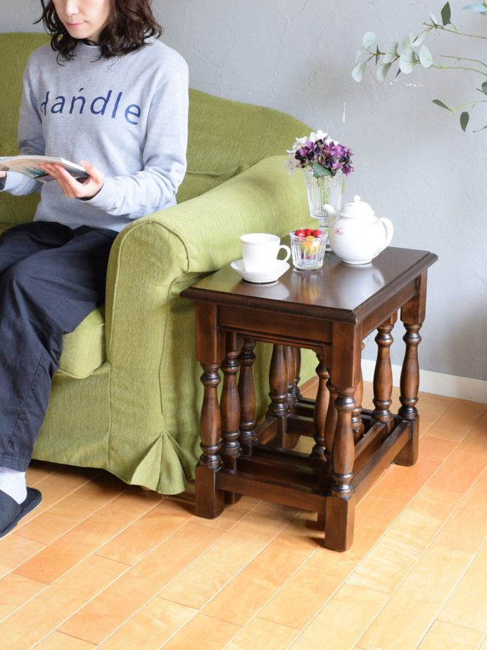 おしゃれなアンティークのテーブル