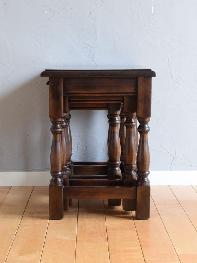 ネストテーブルの横顔