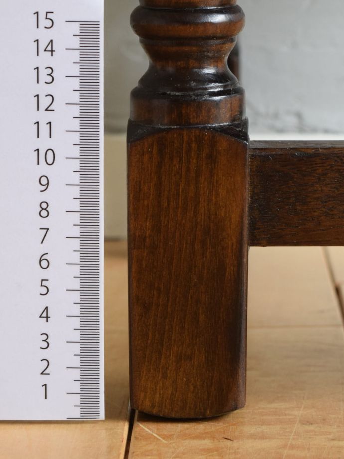 アンティークテーブルの脚