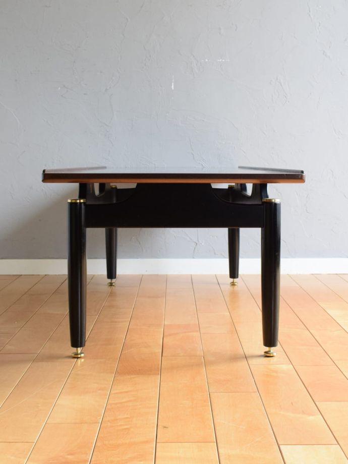 G-PLANのコーヒーテーブルの側面