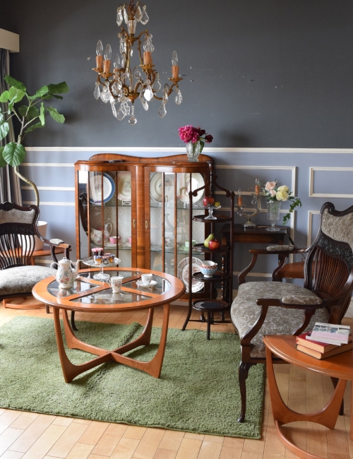 イギリスのヴィンテージ家具、北欧スタイルのおしゃれなリビング