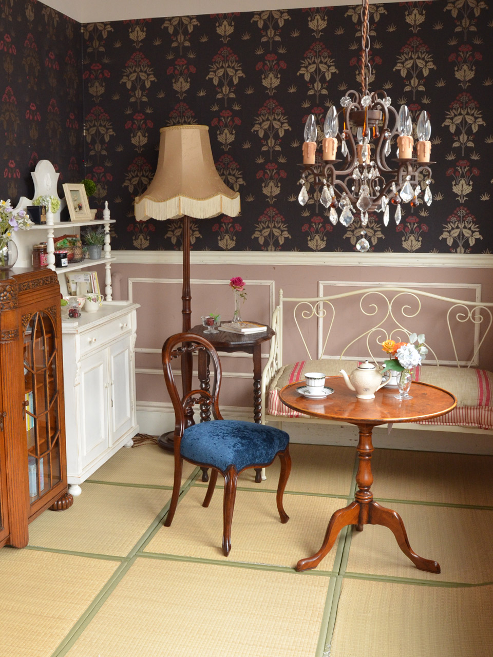 イギリスのアンティーク家具を使った和室のコーディネート