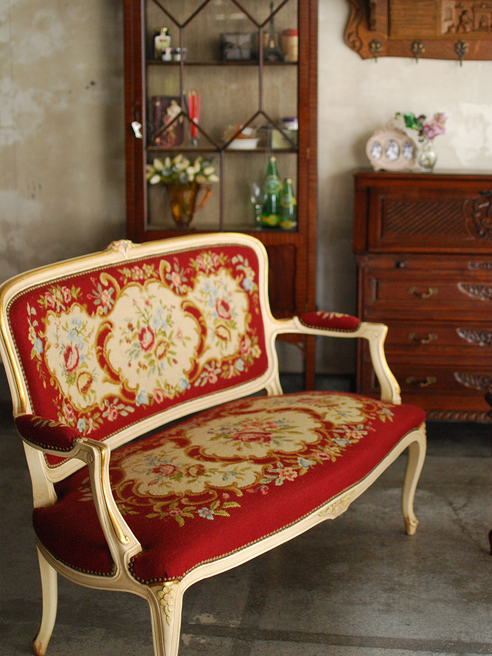 フランスのアンティークセティ、プチポワンが美しいソファ