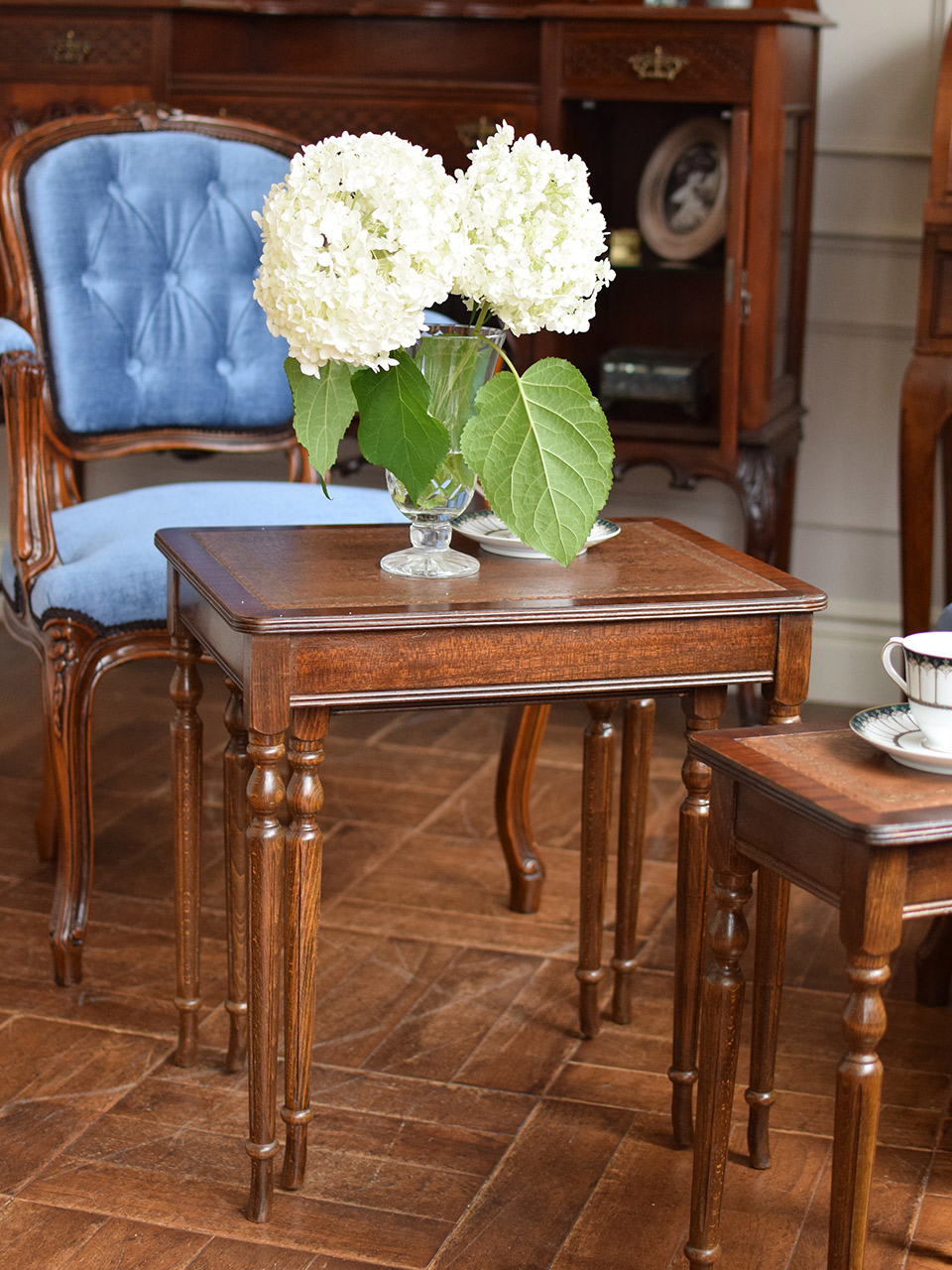 英国のアンティーク家具、美しいネストテーブル