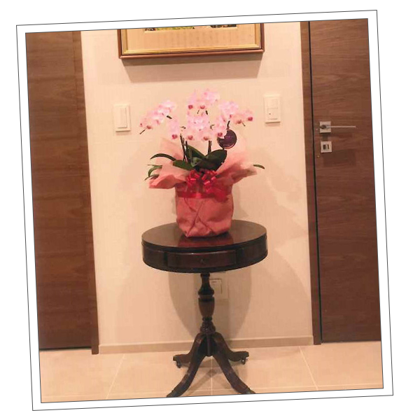 神奈川県にお住まいのMさまから届いた花台として使うドラムテーブル