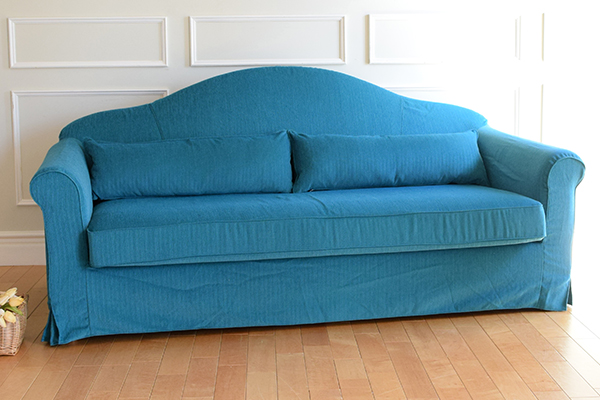 オシャレな青色のソファ