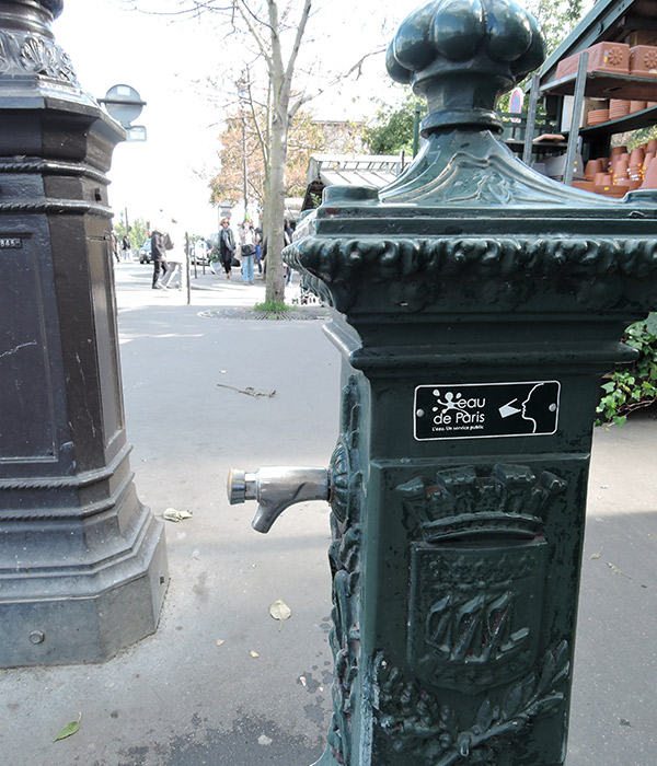 パリ公共の水飲み場