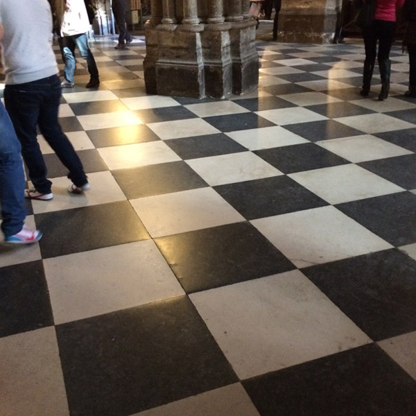 ノートルダム大聖堂内の床