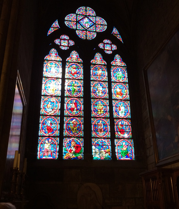 ノートルダム大聖堂内のステンドグラス