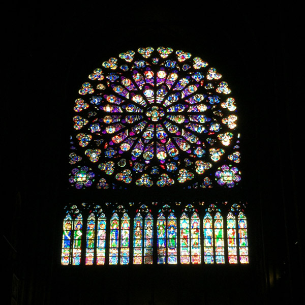ノートルダム大聖堂内のバラ窓