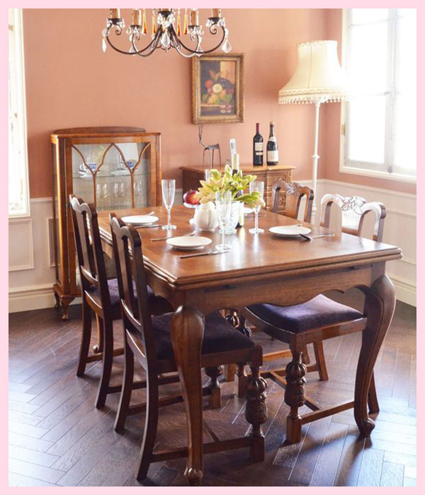 バルボスレッグの椅子とドローリーフテーブルのある食卓