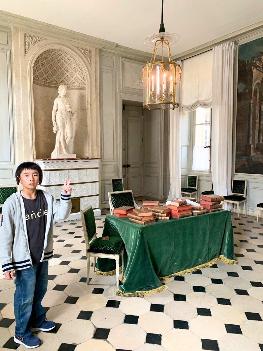 オテル・ドゥ・ラ・マリーヌ受付から廊下