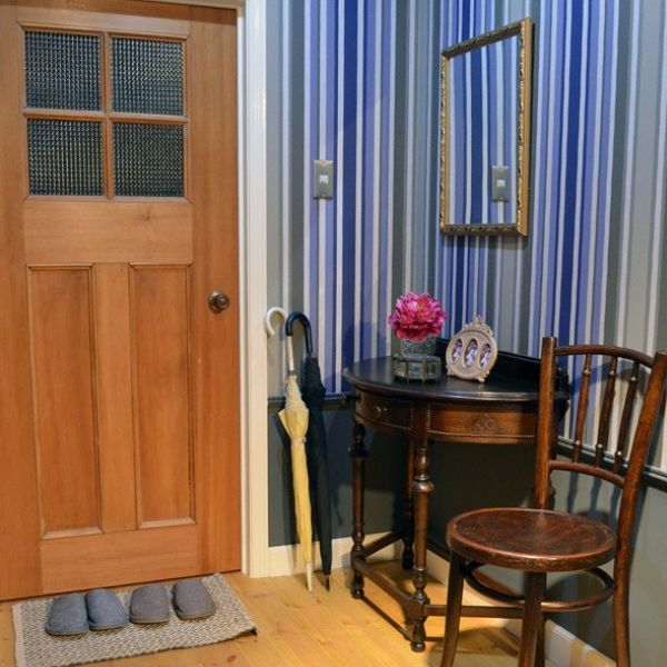 アンティークミラーを使った玄関