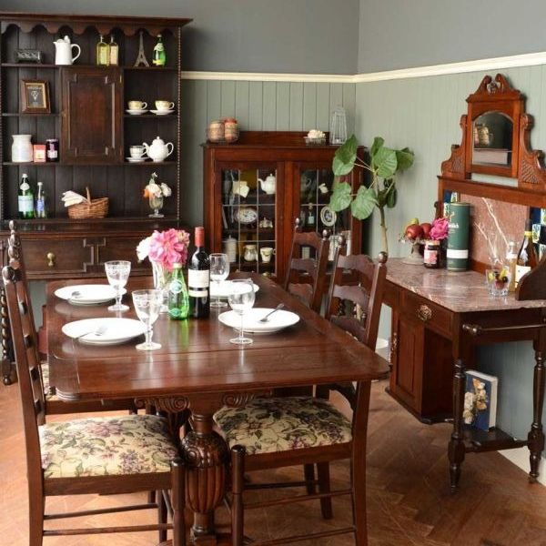 ウォルシュドレッサーを使ったダイニング