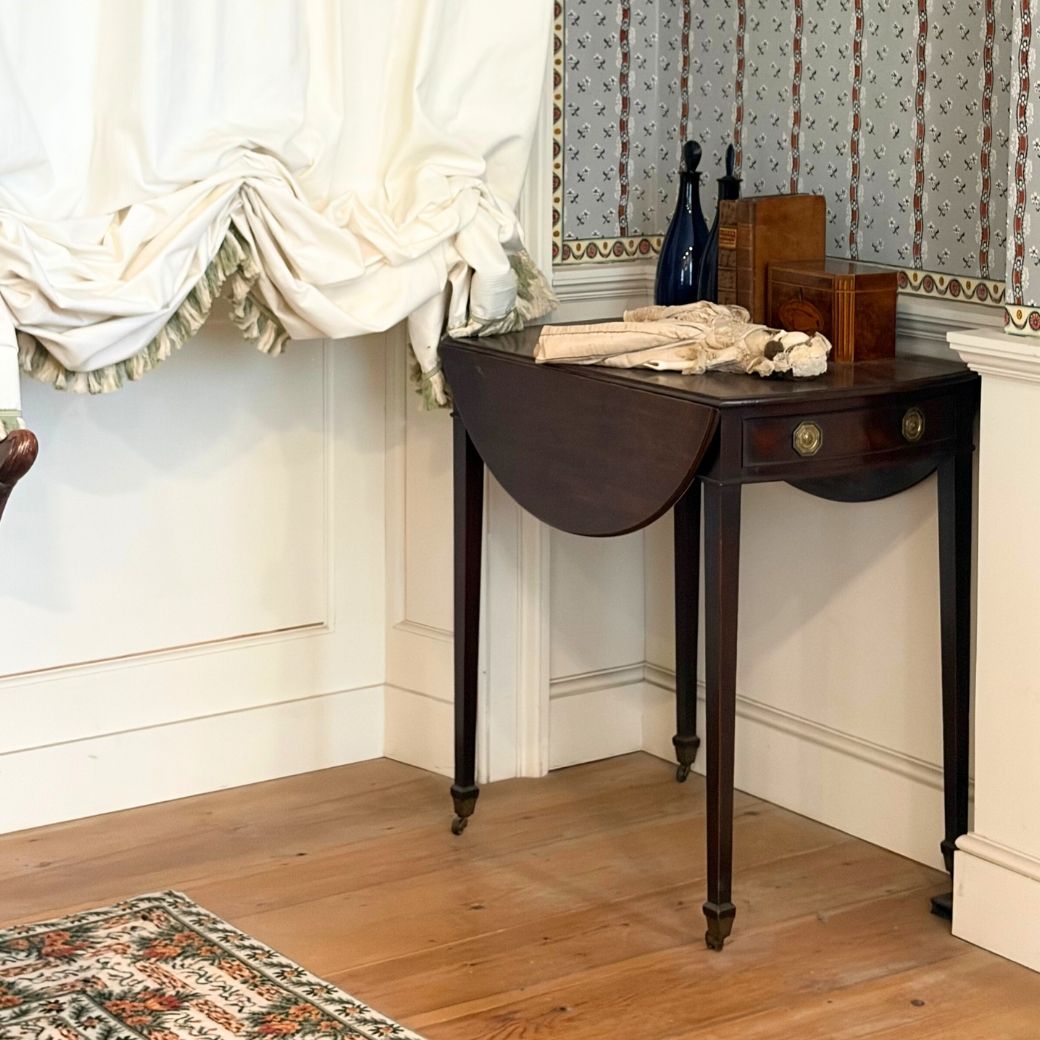 18世紀のマホガニー製ペンブロークテーブル（ドロップリーフテーブル）