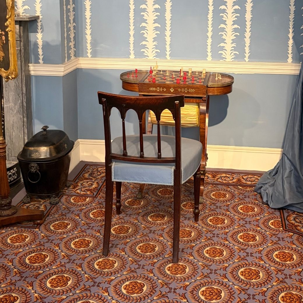 アンティークのゲームテーブル（チェス盤）とリージェンシーチェア