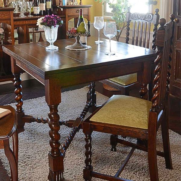 ツイストレッグで合わせたダイニングセット