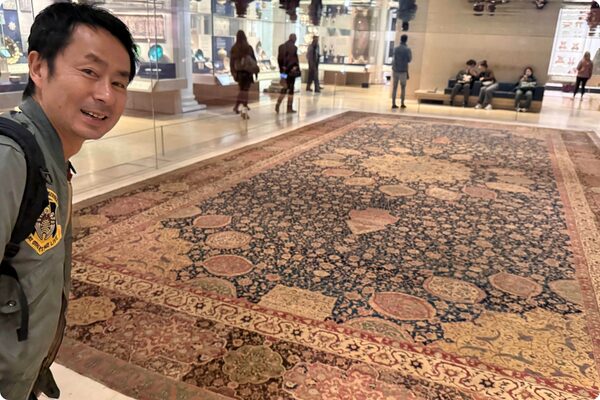 ヴィクトリア＆アルバート美術館にあるアルデビル絨毯の展示