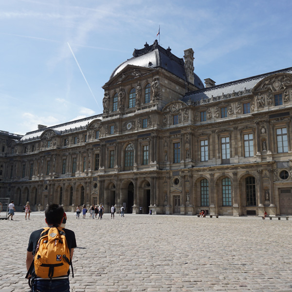 パリにアンティークの買い付けに行った時、必ず立ち寄るルーブル美術館