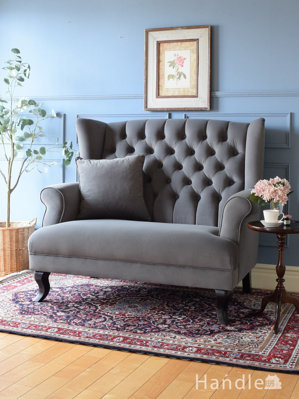 英国アンティーク風のおしゃれな2人掛けソファ、ウィングバックのボタンダウンチェア（ライトグレー）