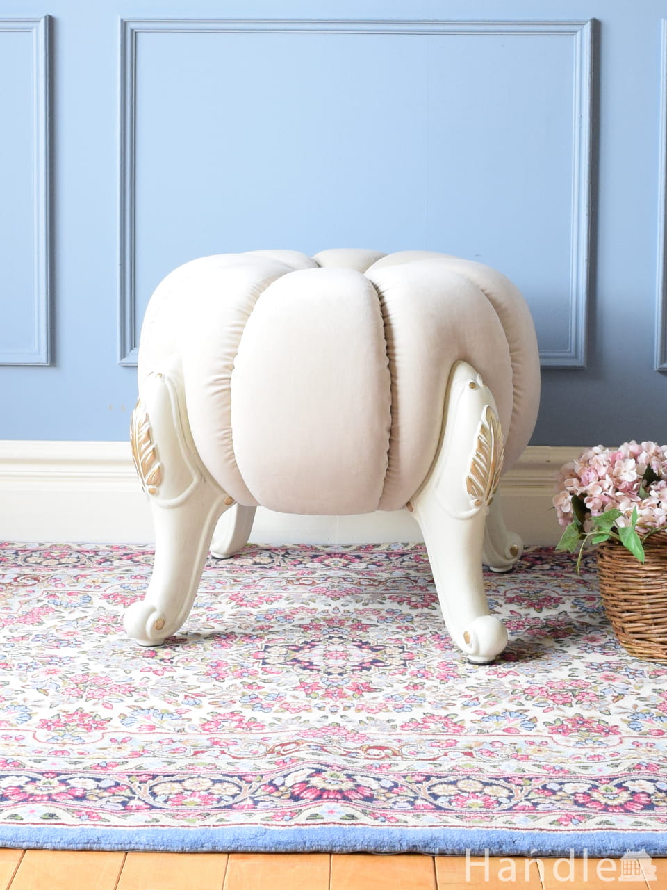 かぼちゃの形が可愛いパンプキンスツール、アイボリー色のアンティーク調スツール (y-598-c)