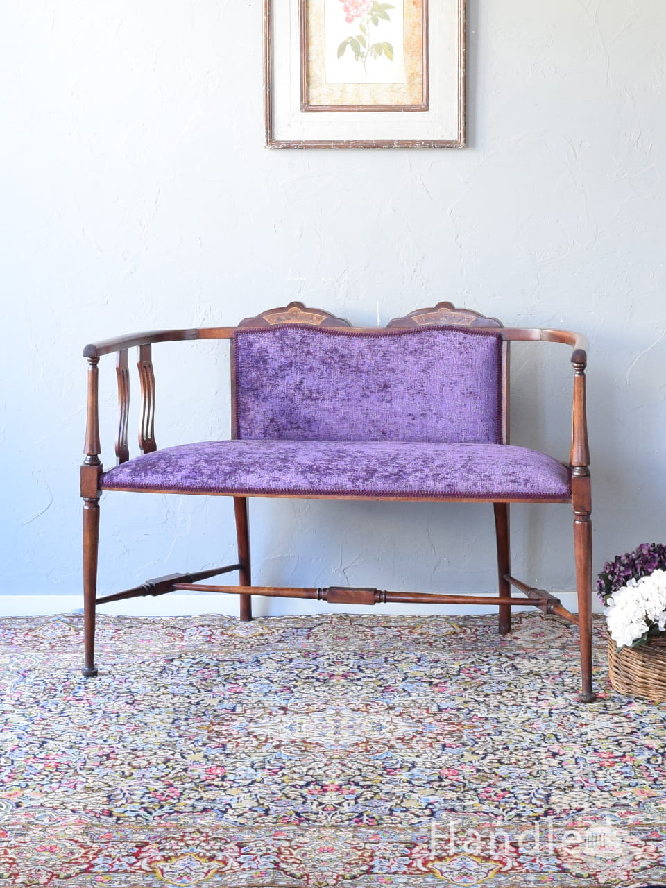 優雅な時間が流れるマホガニー材の長椅子、象嵌細工が美しい英国アンティークのセティ (q-642-c)