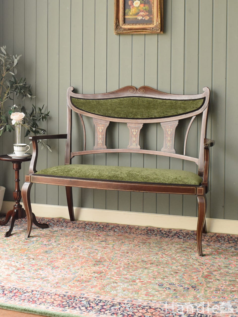 エドワーディアンスタイルの繊細な長椅子、繊細な象嵌が奏でる休息の特別席セティ