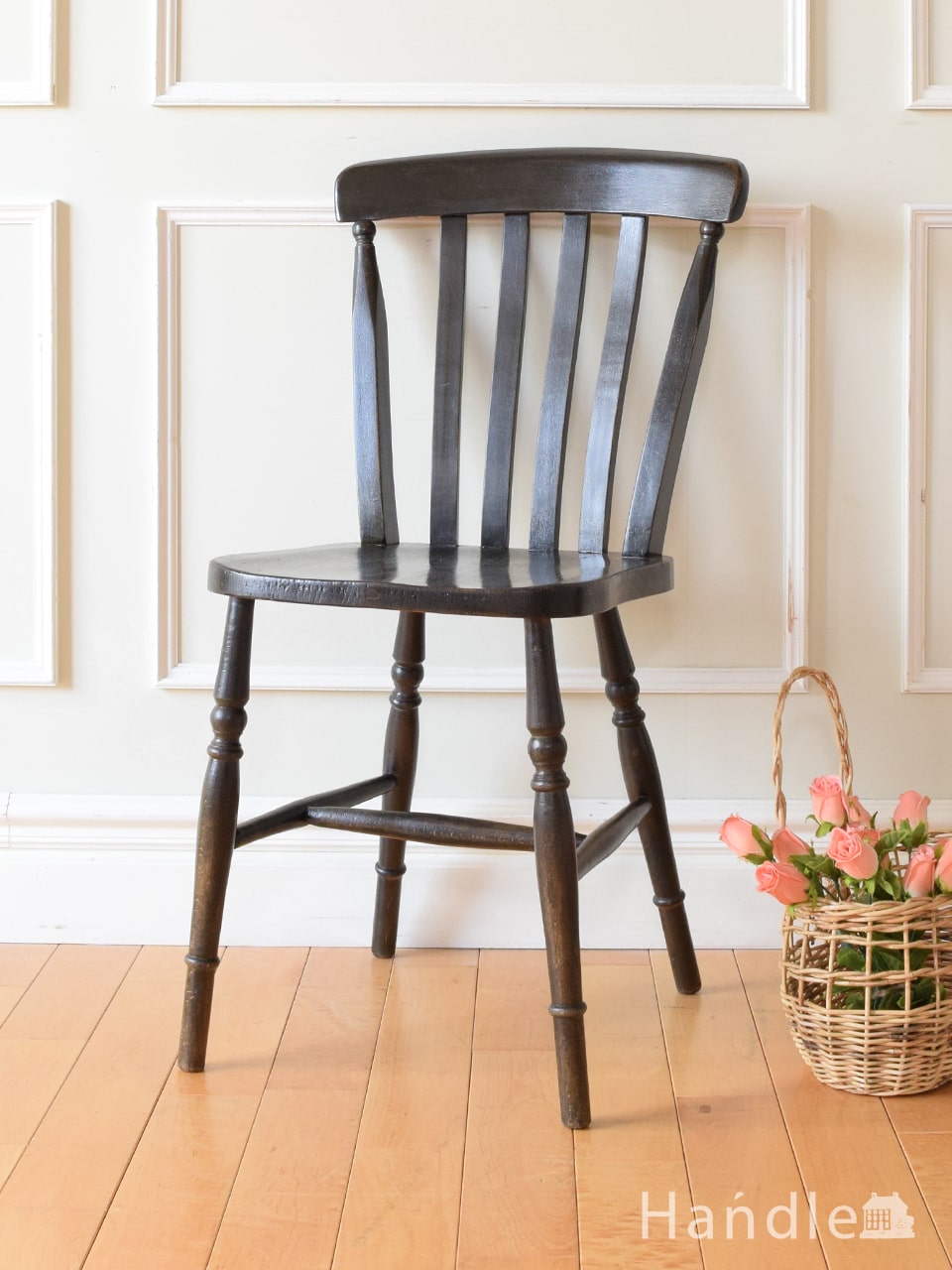 英国アンティークの可愛い椅子、ほっこりしたデザインが可愛いキッチンチェア (k-1771-c)