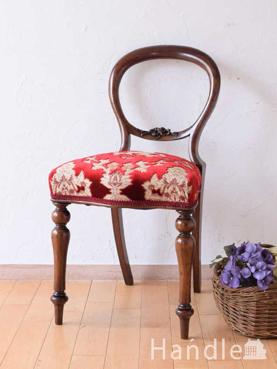 上品で美しい高級感ある英国アンティーク椅子、お花の彫りが華やかなバルーンバックチェア (k-1504-c)
