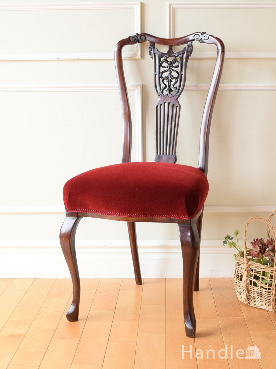 アンティークのおしゃれなチェア、透かし彫りが美しいイギリスのサロンチェア(k-1410-c)｜アンティークチェア・椅子